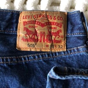 Levi 501 men’s button fly jeans. 33x32. 5 pocket,belt loops. Item is NWOT.